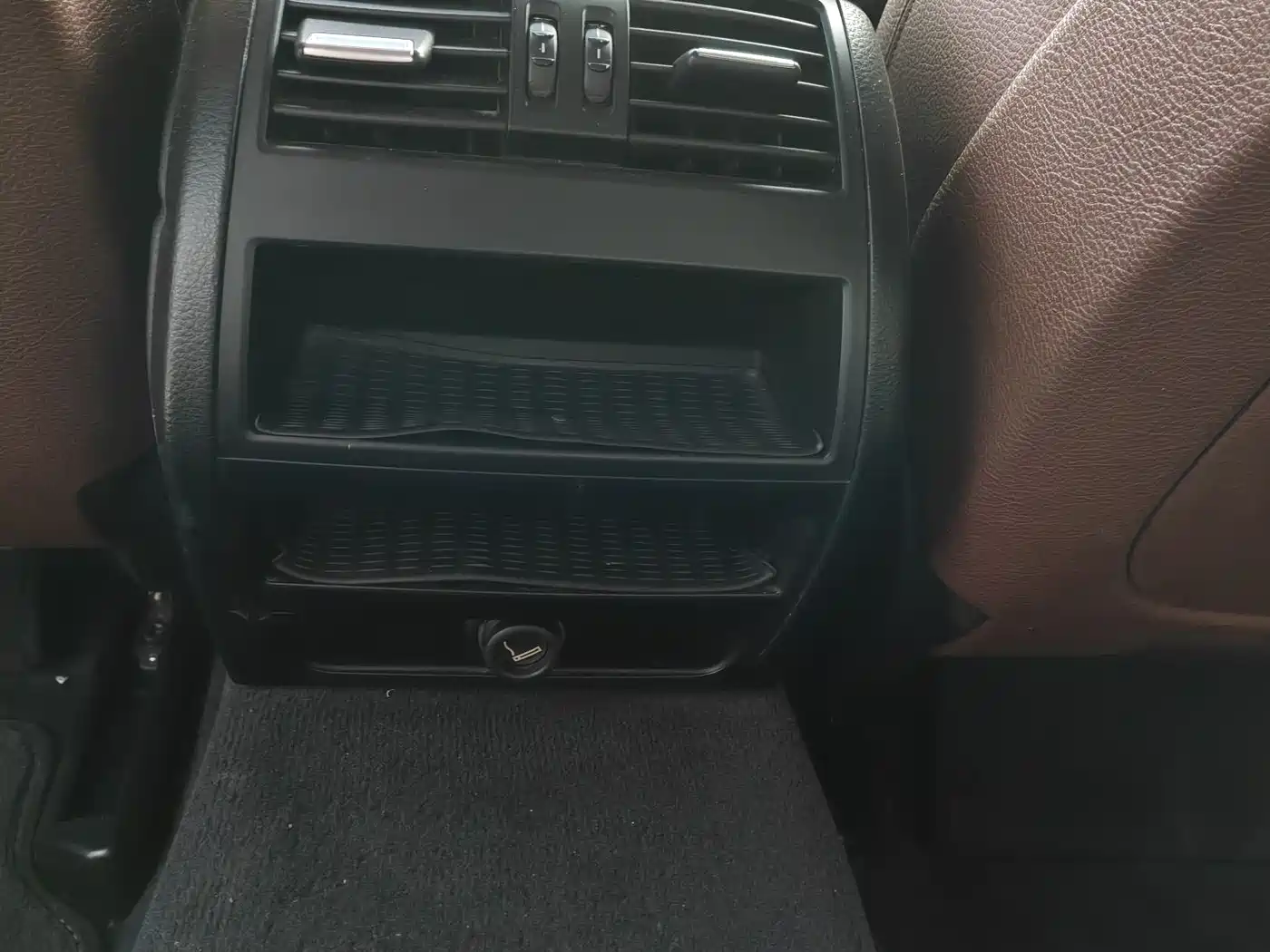 BMW 5 Series (Import) 2014 520i Classic фото 12