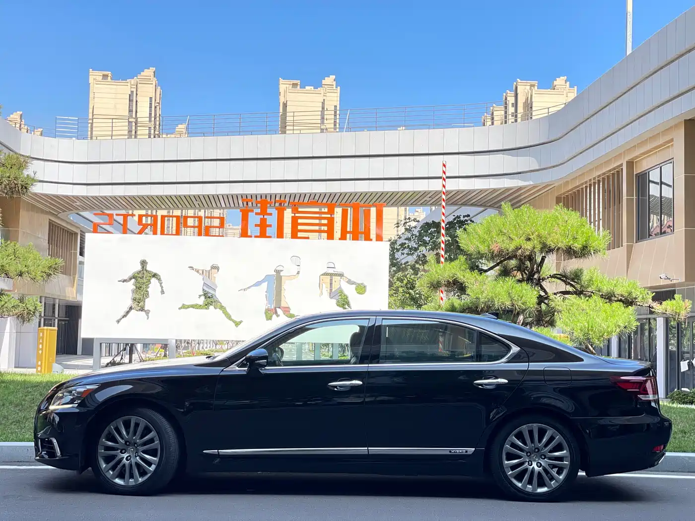 Lexus LS 2014 600hL фото 9