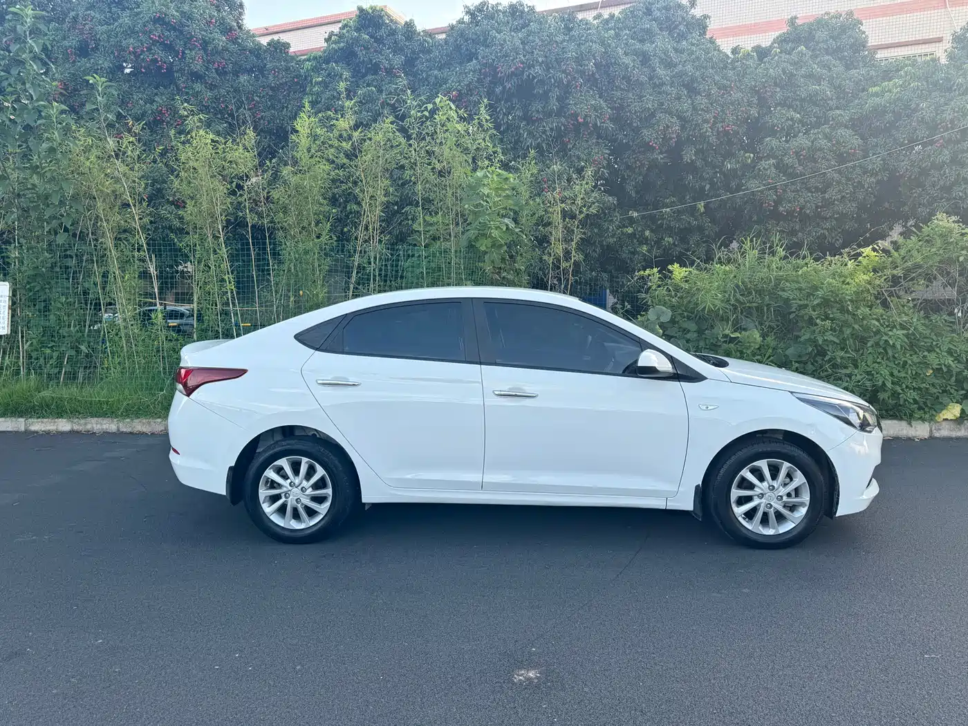 Hyundai Verna 2016 1.4L Manual Cool Edition GLS фото 8