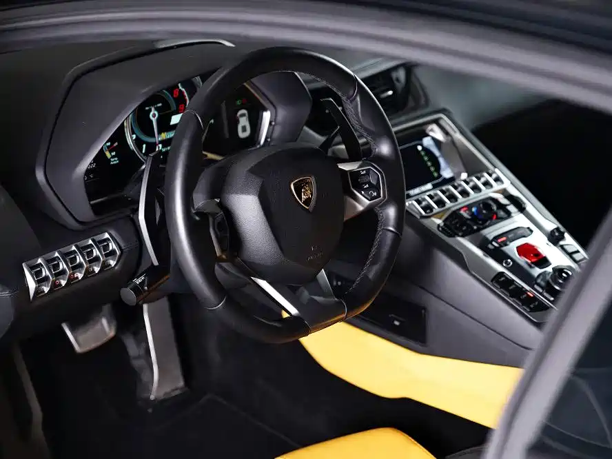 Lamborghini Aventador 2011 LP 700-4 фото 7