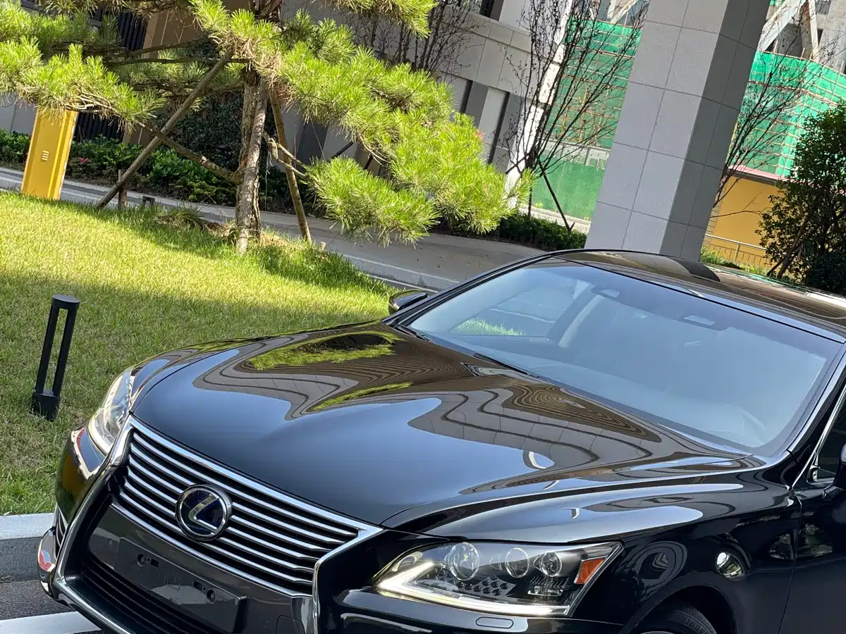 Lexus LS 2014 600hL фото 3