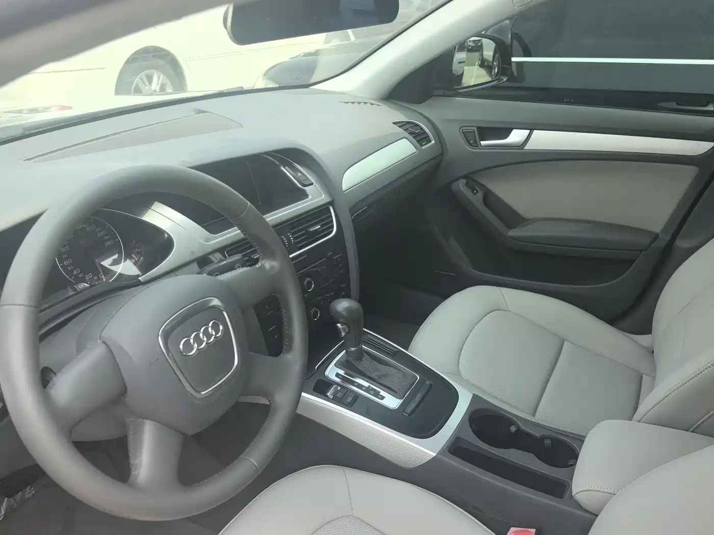 Audi A4L 2009 2.0 TFSI Standard фото 6