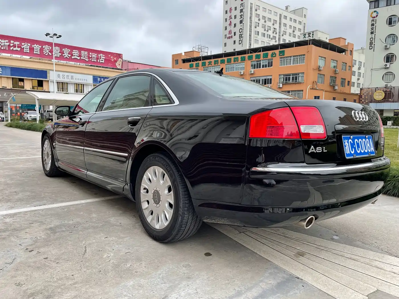 Audi A8 фото 2