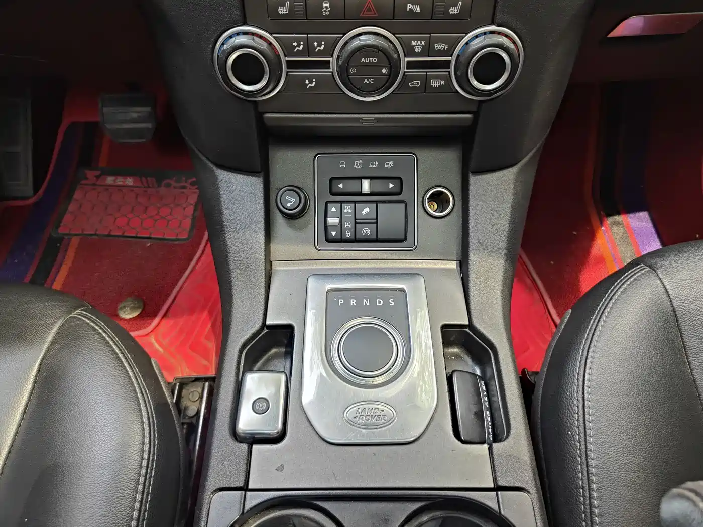 Land Rover Discovery 2015 3.0 SC V6 SE фото 14
