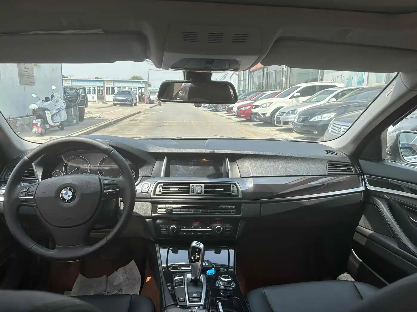 BMW 5 Series (Import) 2014 520i Classic фото 8
