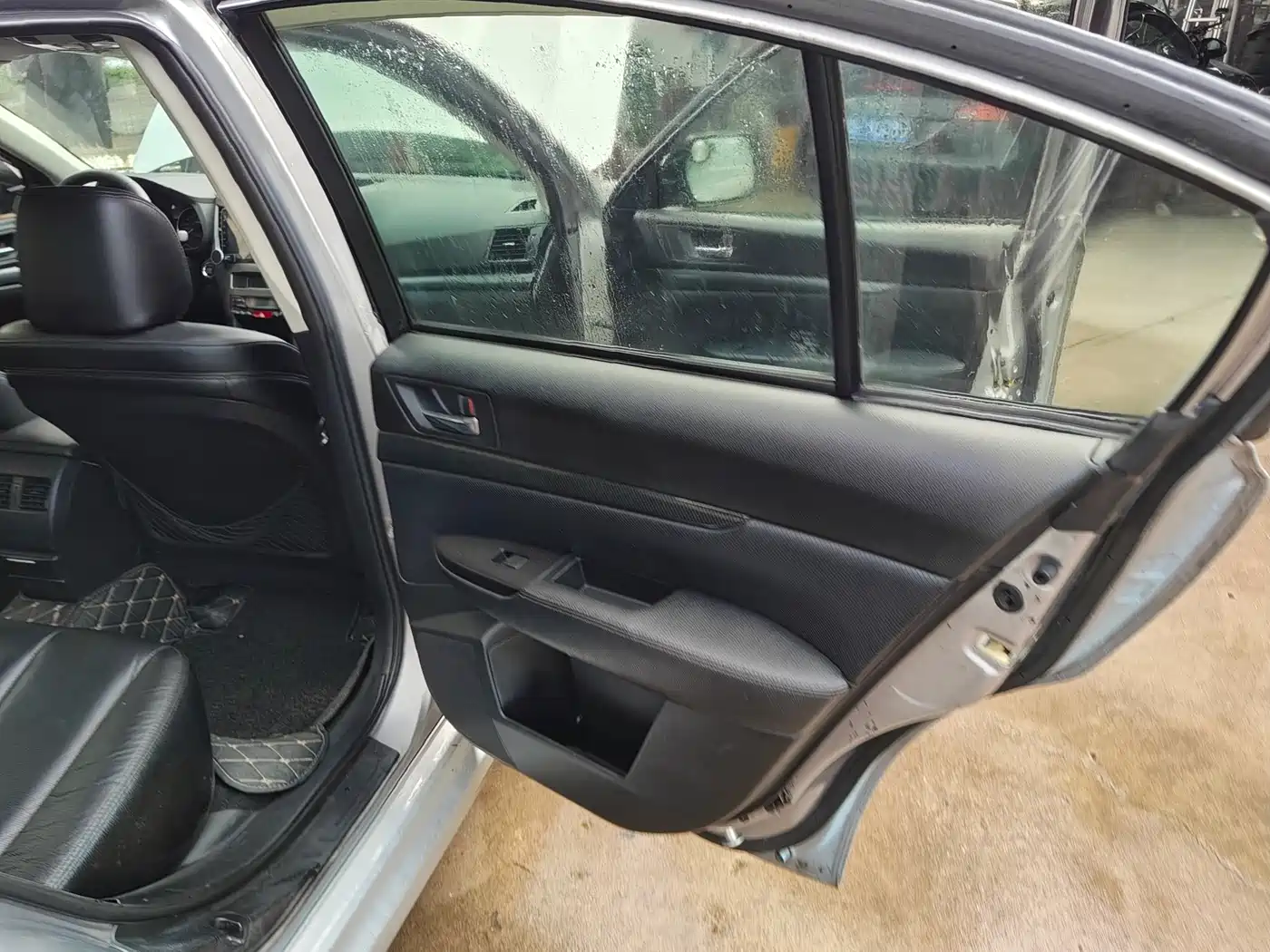 Subaru Legacy 2010 2.5GT Luxury Navigation Edition фото 15
