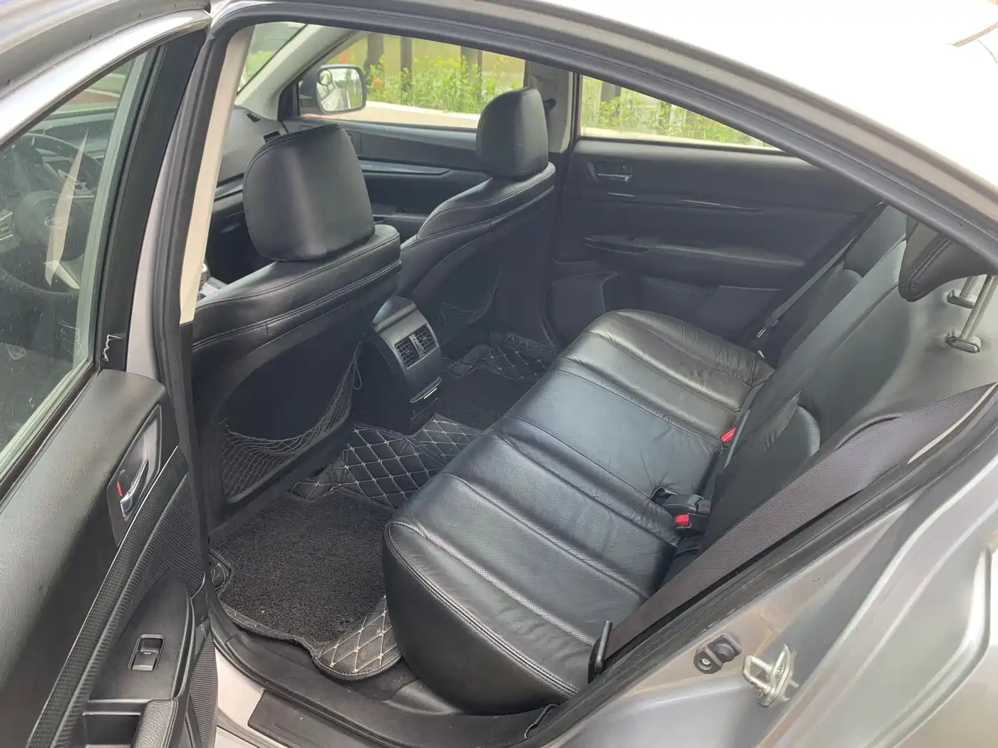 Subaru Legacy 2010 2.5GT Luxury Navigation Edition фото 28