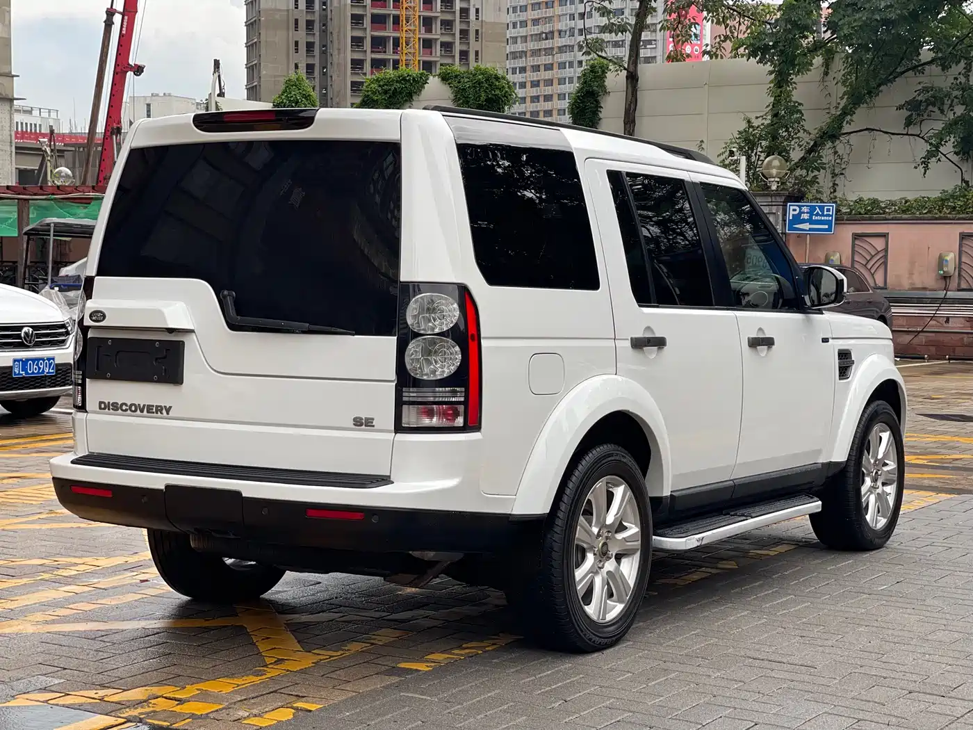 Land Rover Discovery 2014 3.0 SC V6 SE фото 24