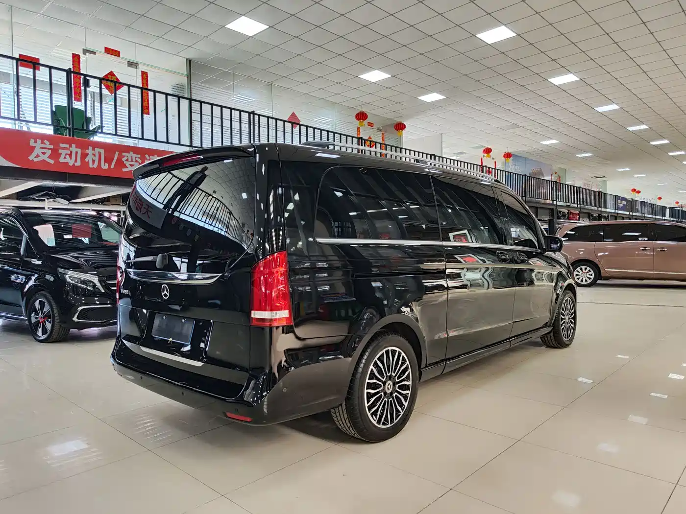 Mercedes-Benz V-Class 2018 V 260 L Premium Long Wheelbase Edition China VI фото 25