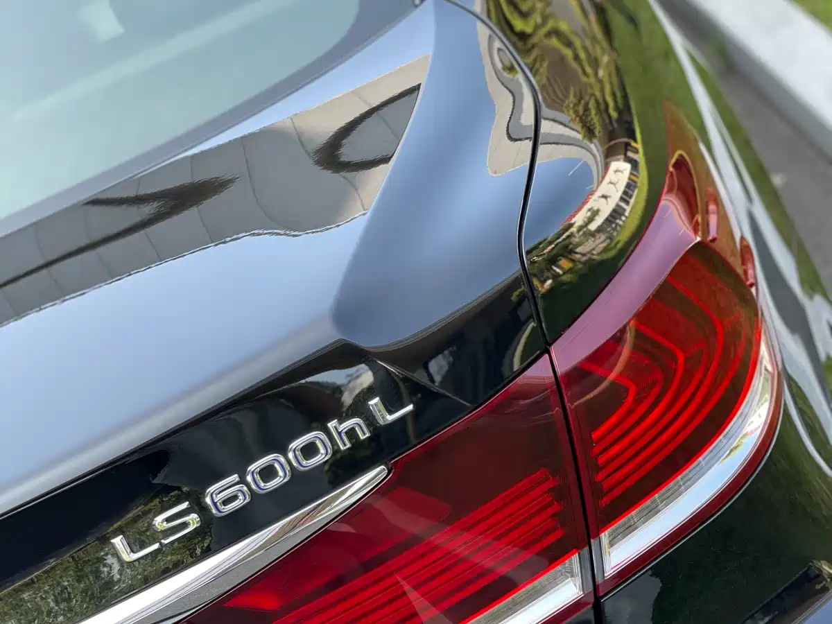 Lexus LS 2014 600hL фото 14