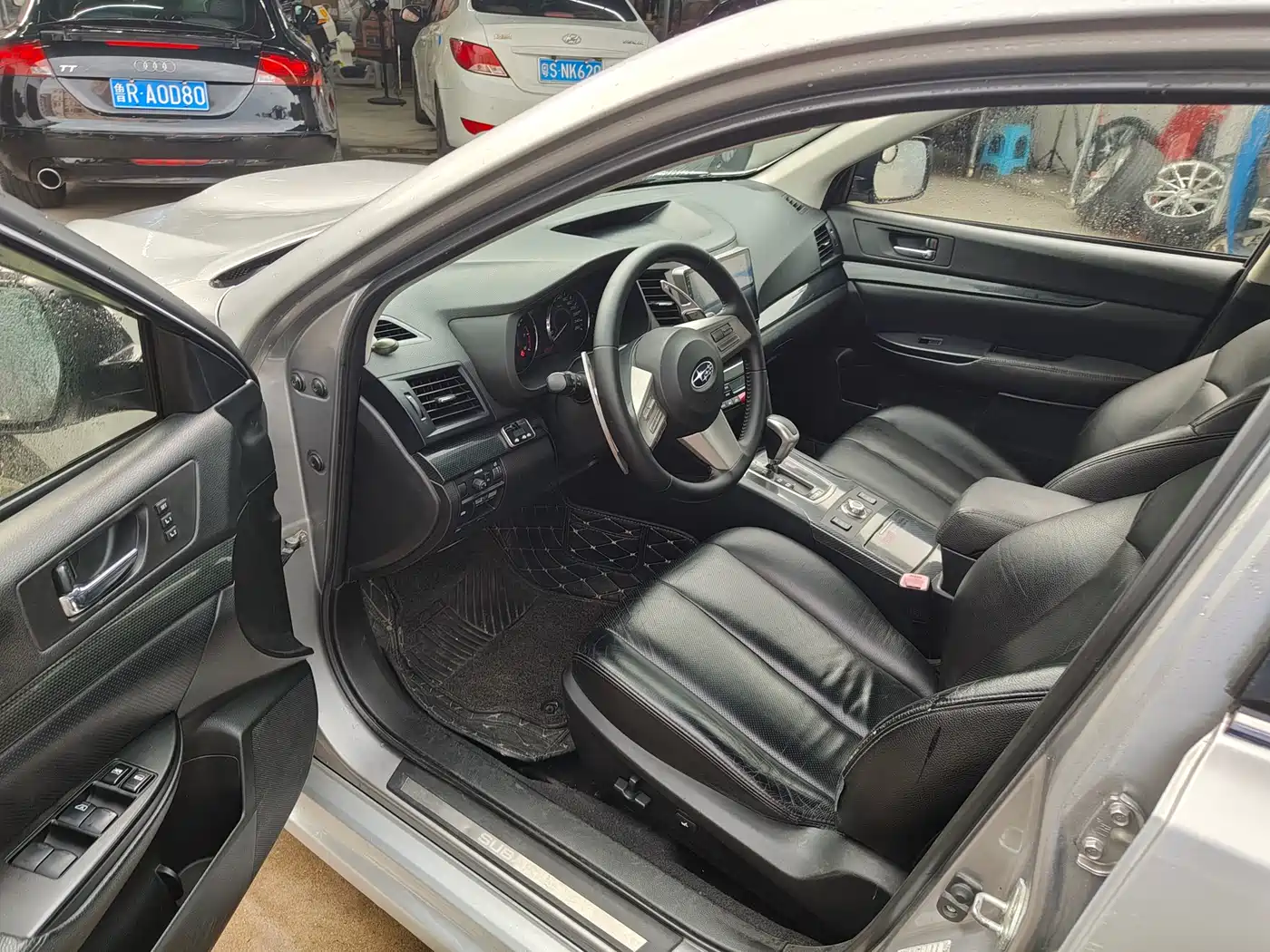 Subaru Legacy 2010 2.5GT Luxury Navigation Edition фото 16