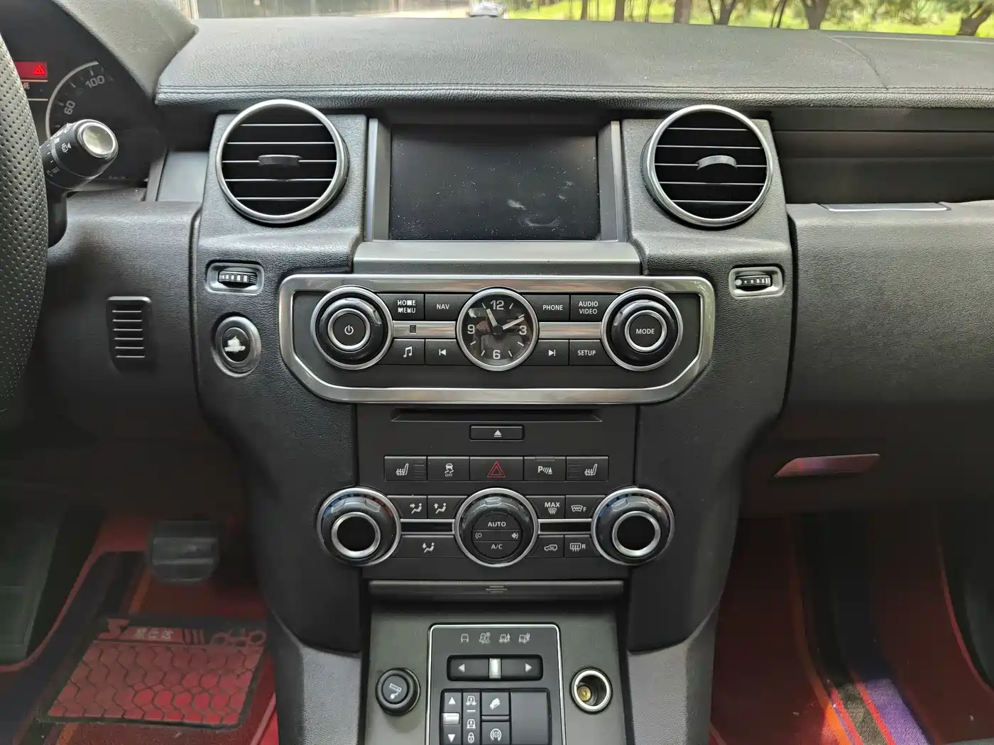 Land Rover Discovery 2015 3.0 SC V6 SE фото 13