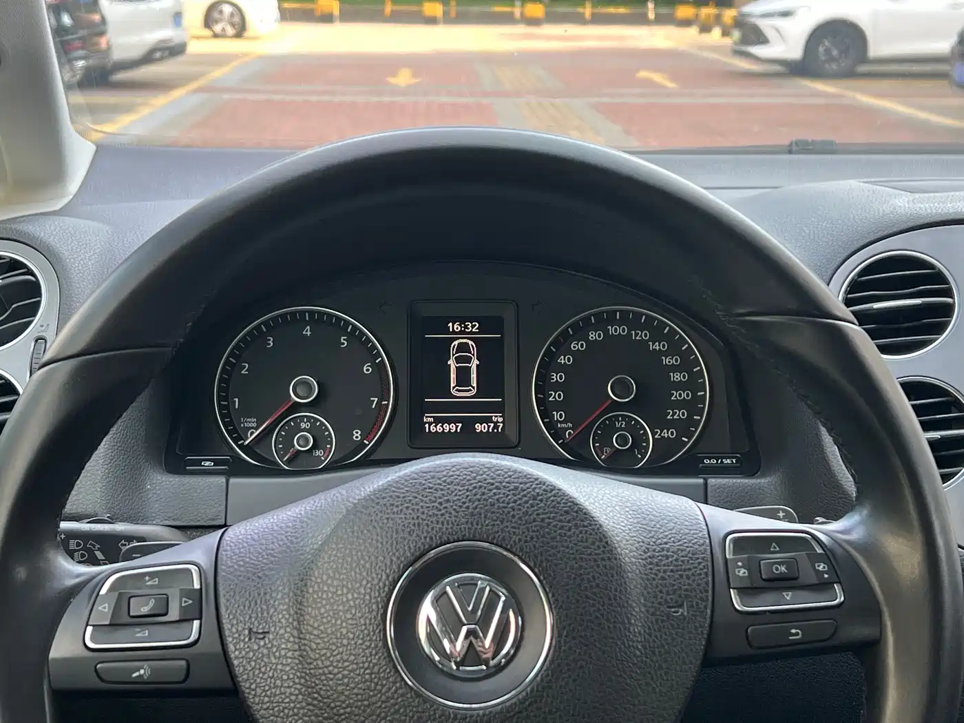 Volkswagen Golf (Import) 2011 1.4TSI Cross Golf фото 14