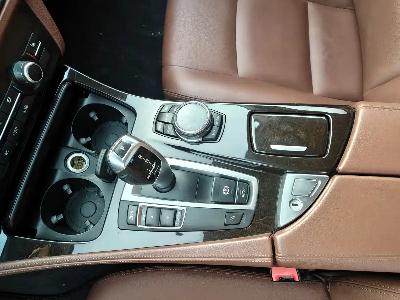 BMW 5 Series (Import) 2014 520i Classic фото 11