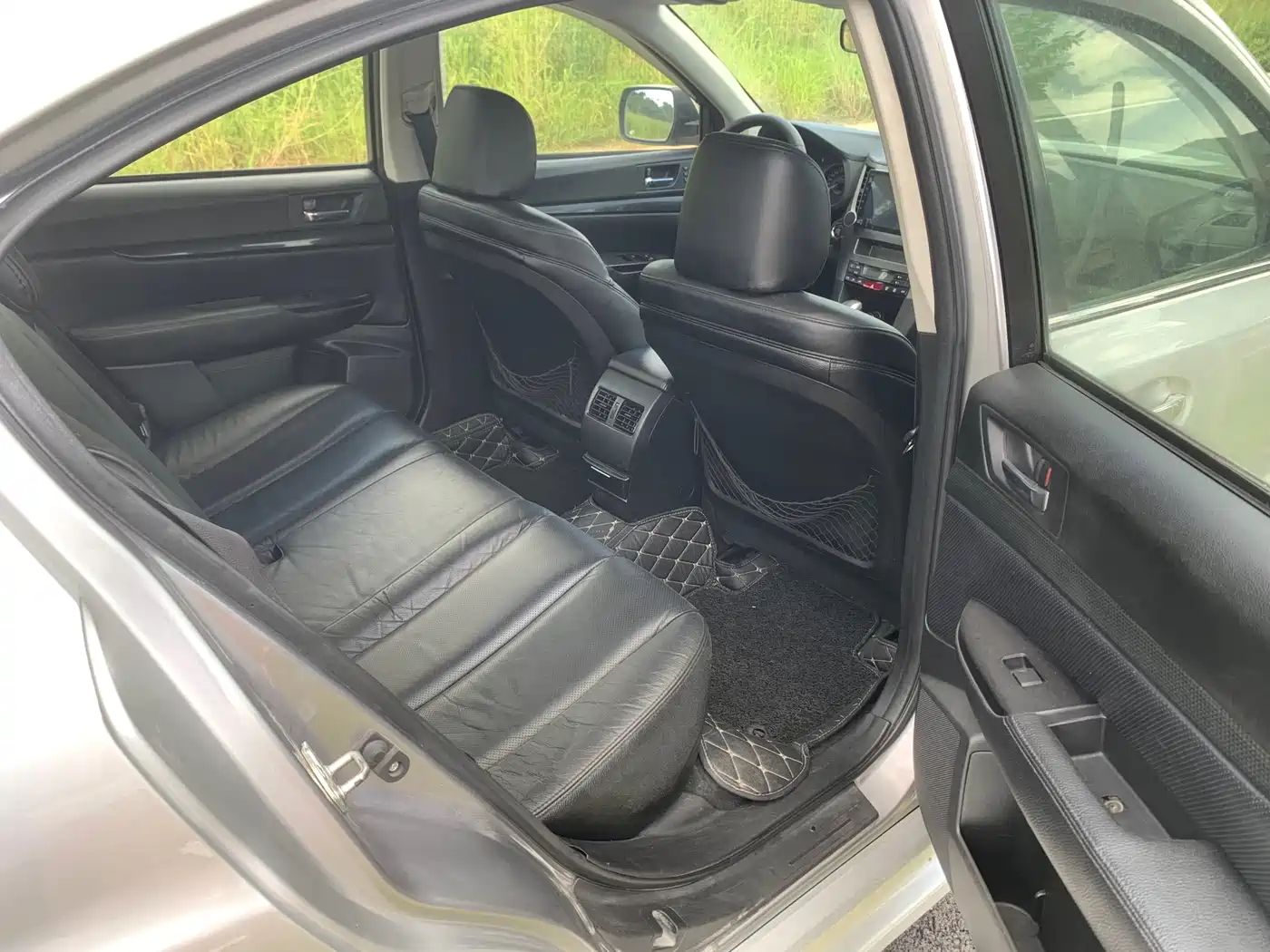 Subaru Legacy 2010 2.5GT Luxury Navigation Edition фото 18