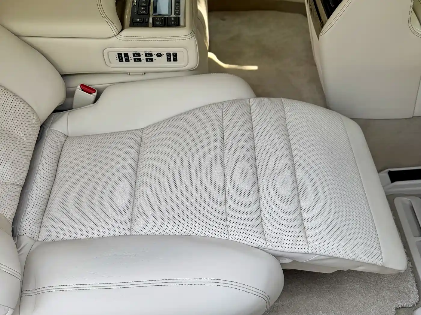 Lexus LS 2016 460L AWD Premium фото 36