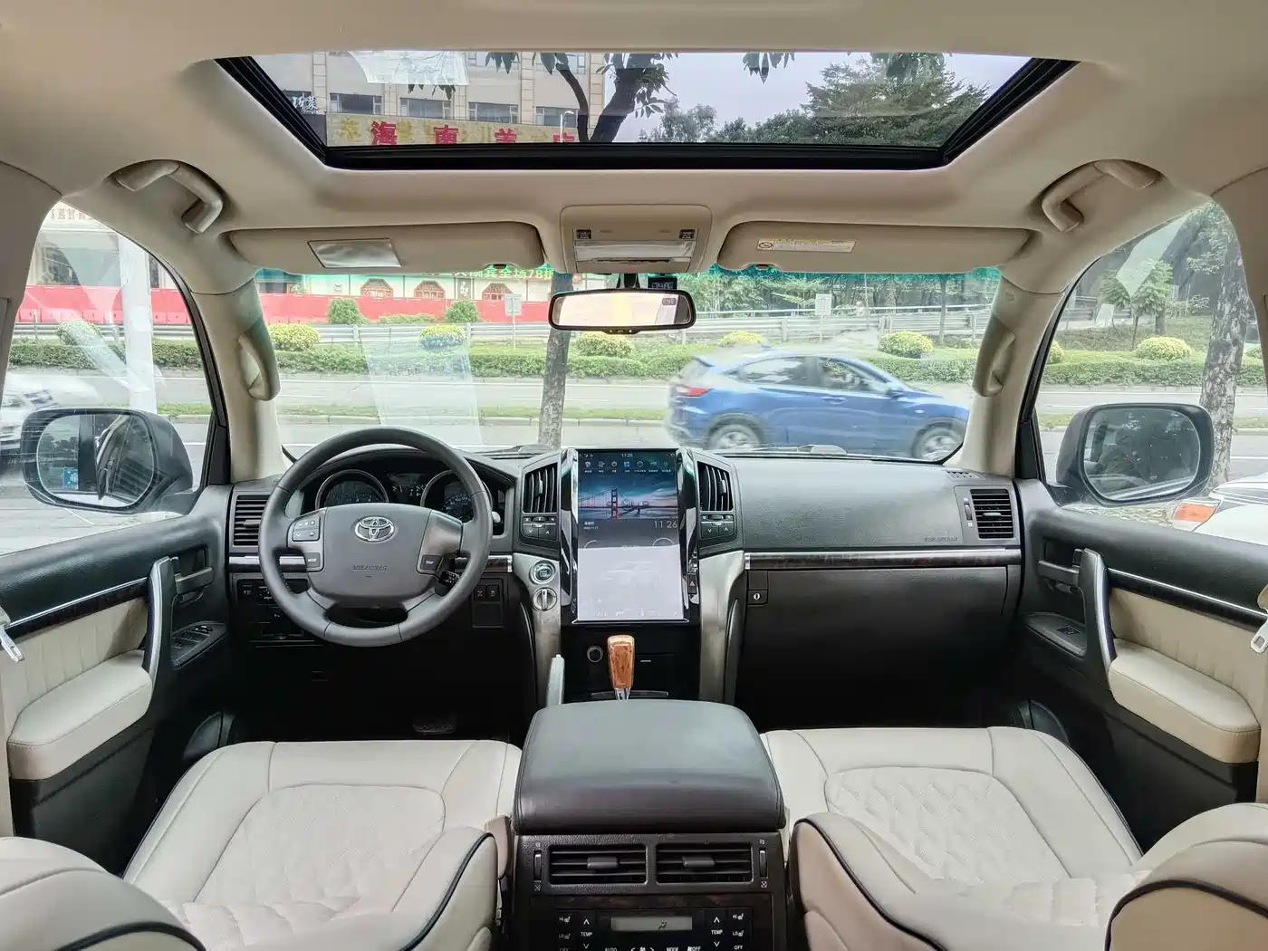 Toyota Land Cruiser 2010 Model 4.7L Automatic VX фото 8