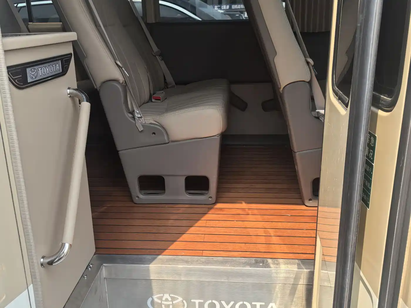 Toyota Coaster 2019 4.0L Luxury Vehicle GRB53L-ZEMNK 23-seater with Armrests 9GR фото 7