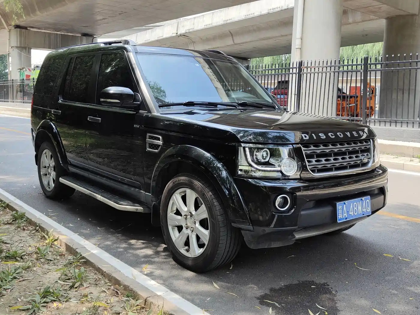 Land Rover Discovery 2015 3.0 SC V6 SE фото 3