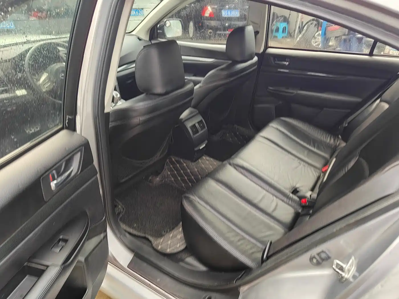 Subaru Legacy 2010 2.5GT Luxury Navigation Edition фото 11