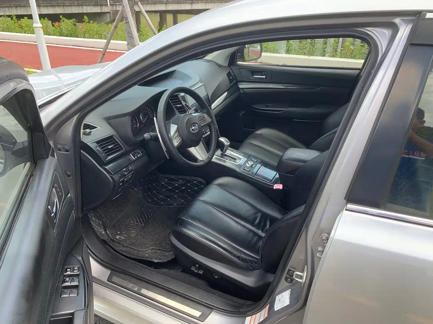Subaru Legacy 2010 2.5GT Luxury Navigation Edition фото 27