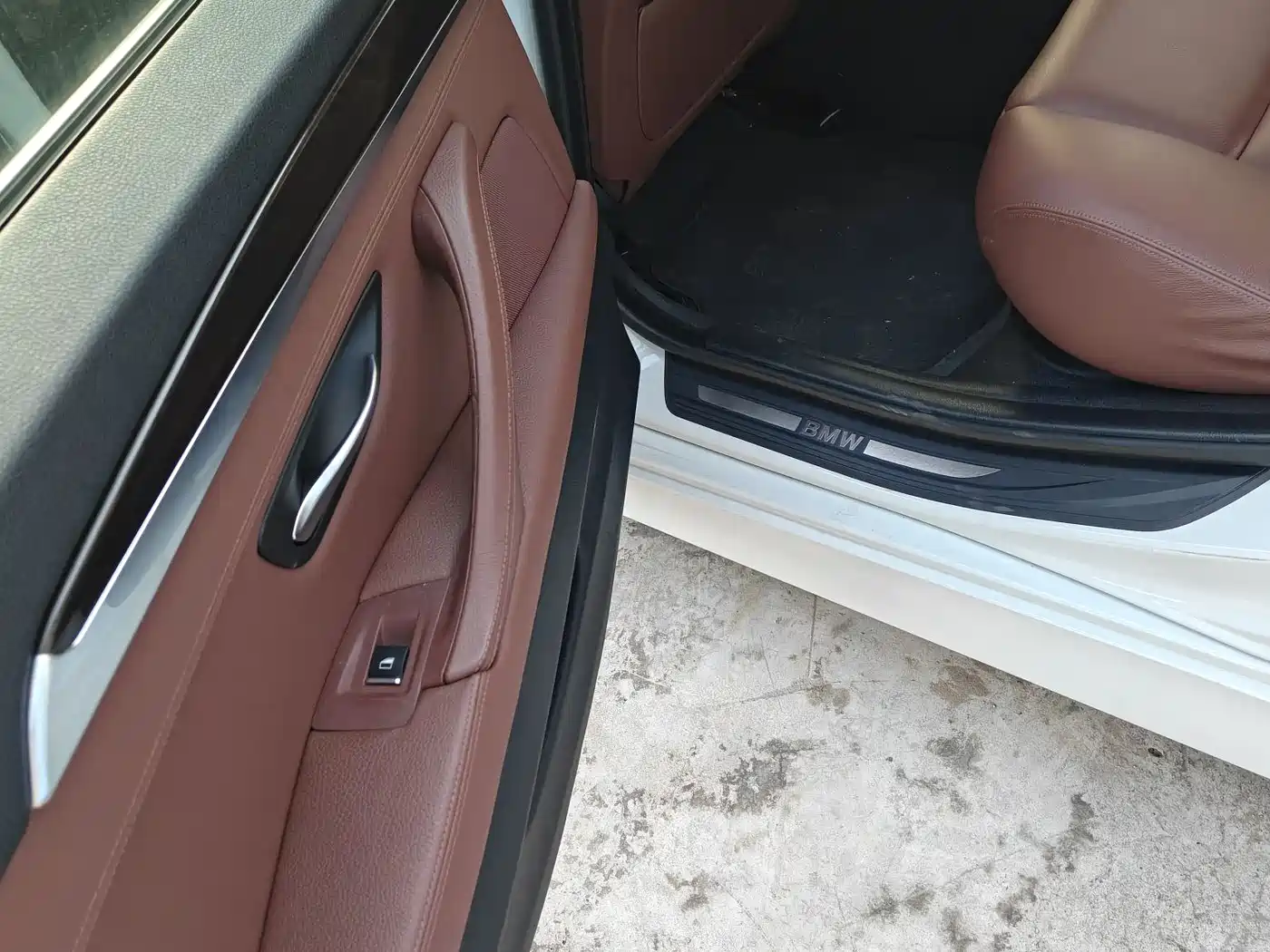 BMW 5 Series (Import) 2014 520i Classic фото 13
