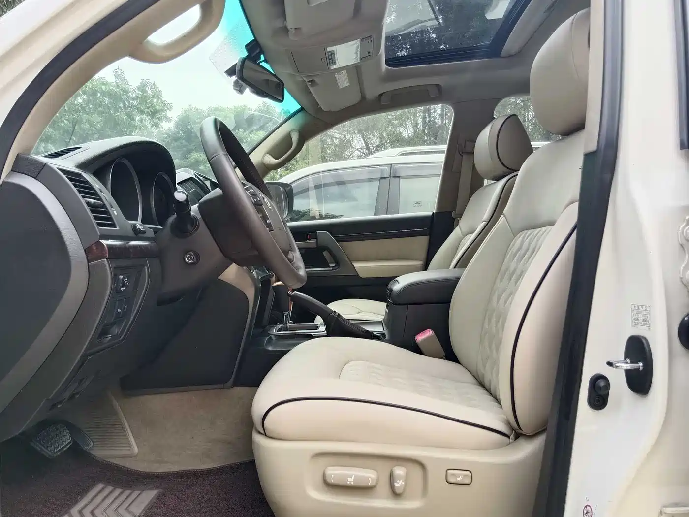 Toyota Land Cruiser 2010 Model 4.7L Automatic VX фото 9