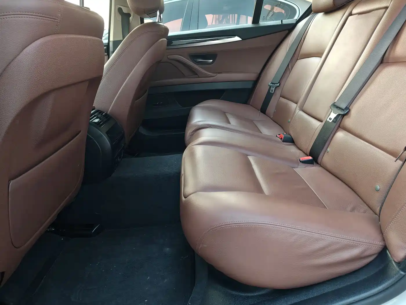 BMW 5 Series (Import) 2014 520i Classic фото 15
