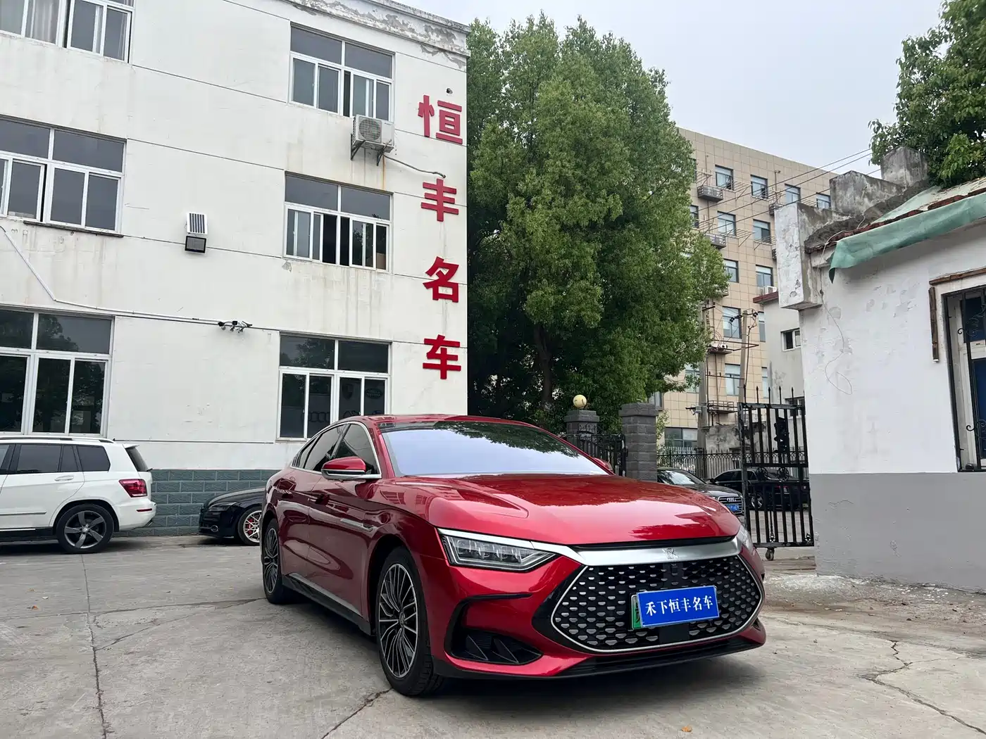 BYD Han 2022 DM-i 121KM Premium Edition фото 2