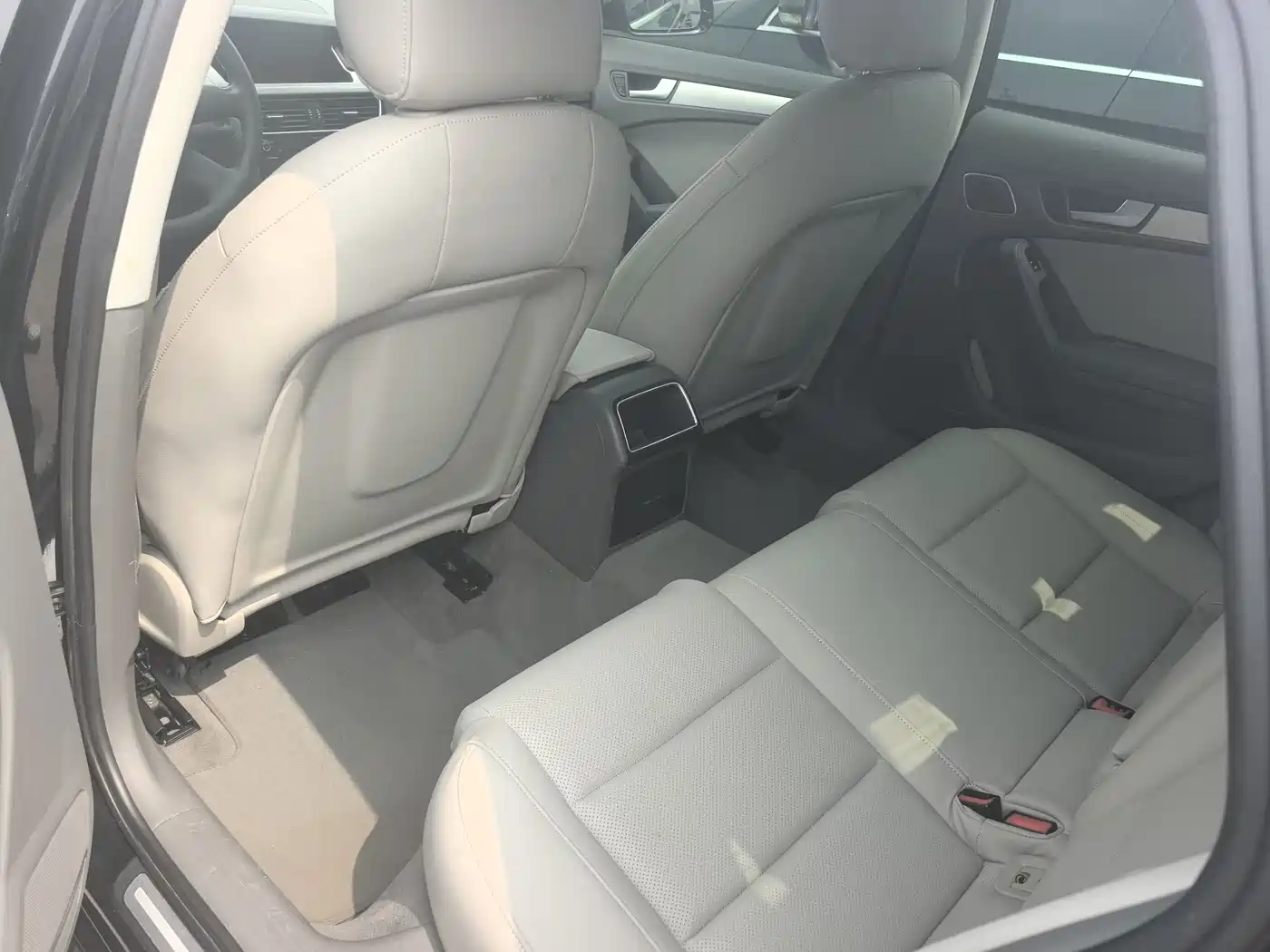 Audi A4L 2009 2.0 TFSI Standard фото 7