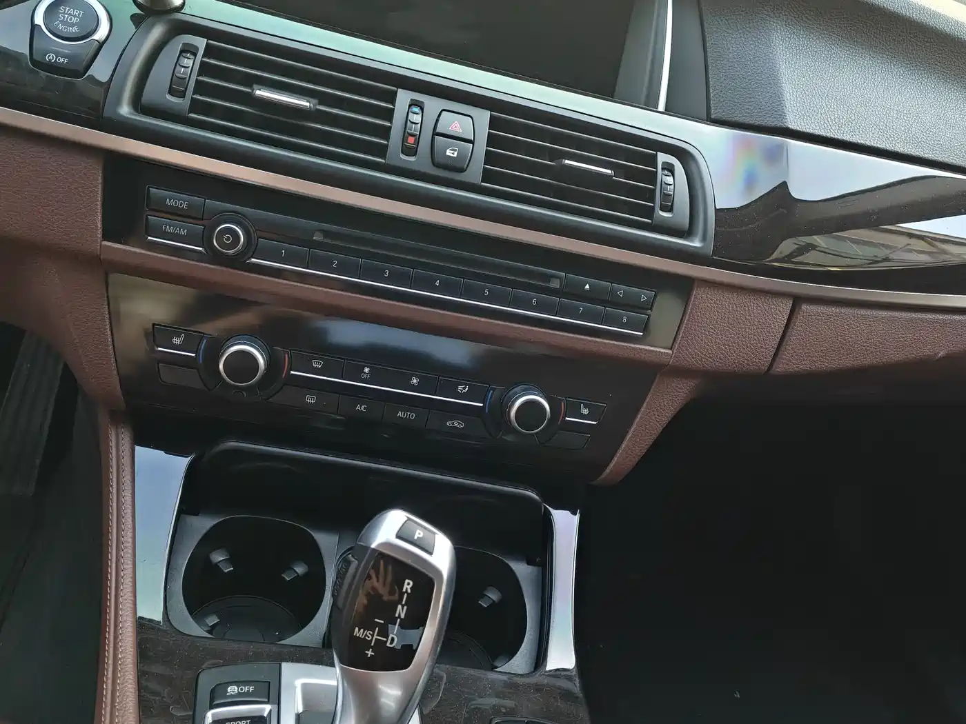 BMW 5 Series (Import) 2014 520i Classic фото 14