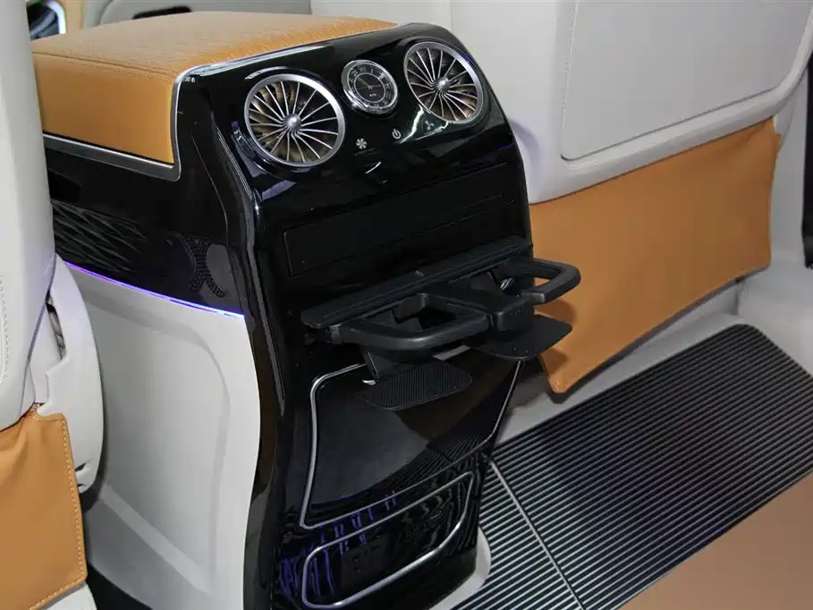 Mercedes-Benz Vito 2023 2.0T Business 7-Seater фото 24