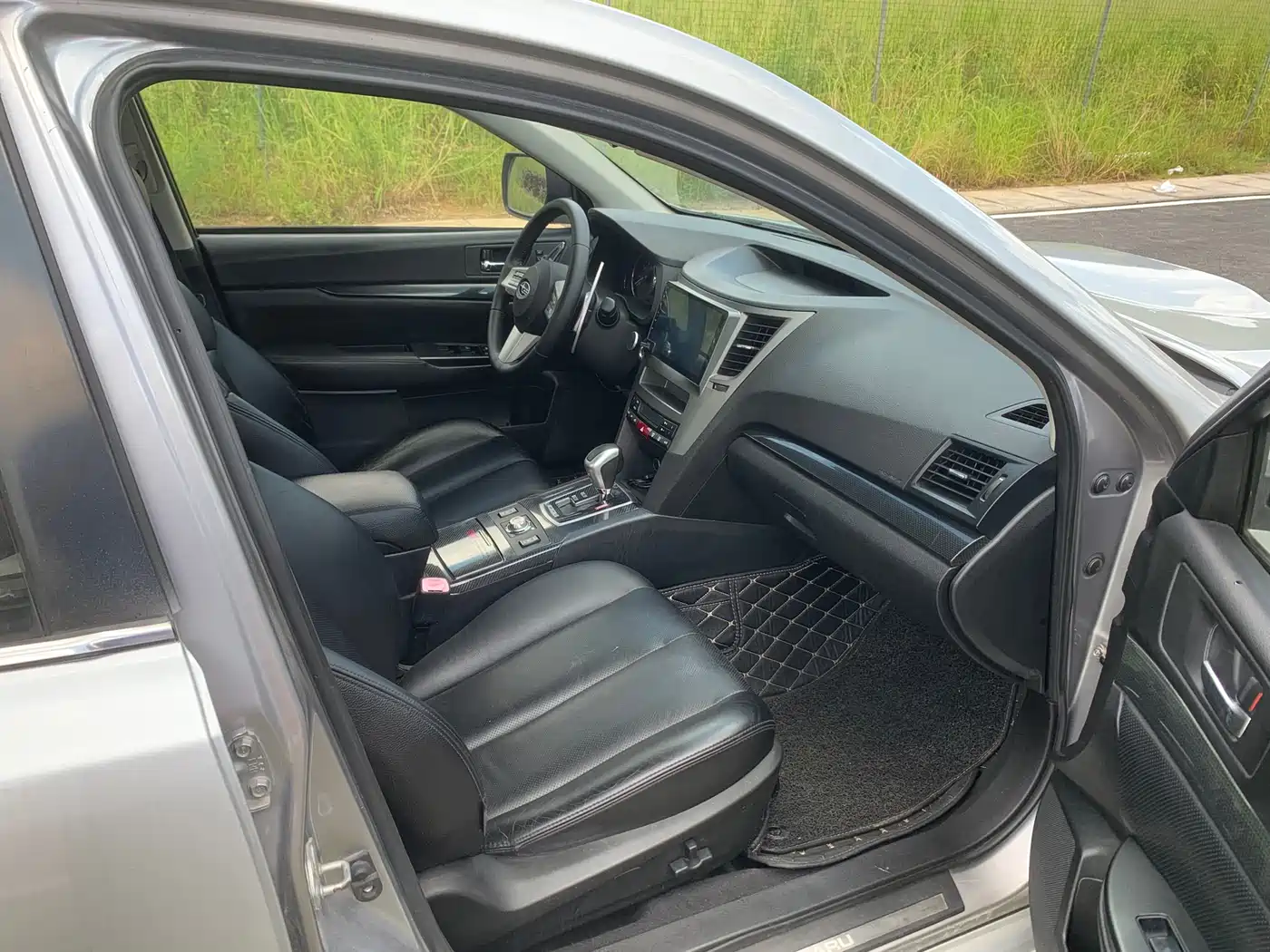 Subaru Legacy 2010 2.5GT Luxury Navigation Edition фото 24
