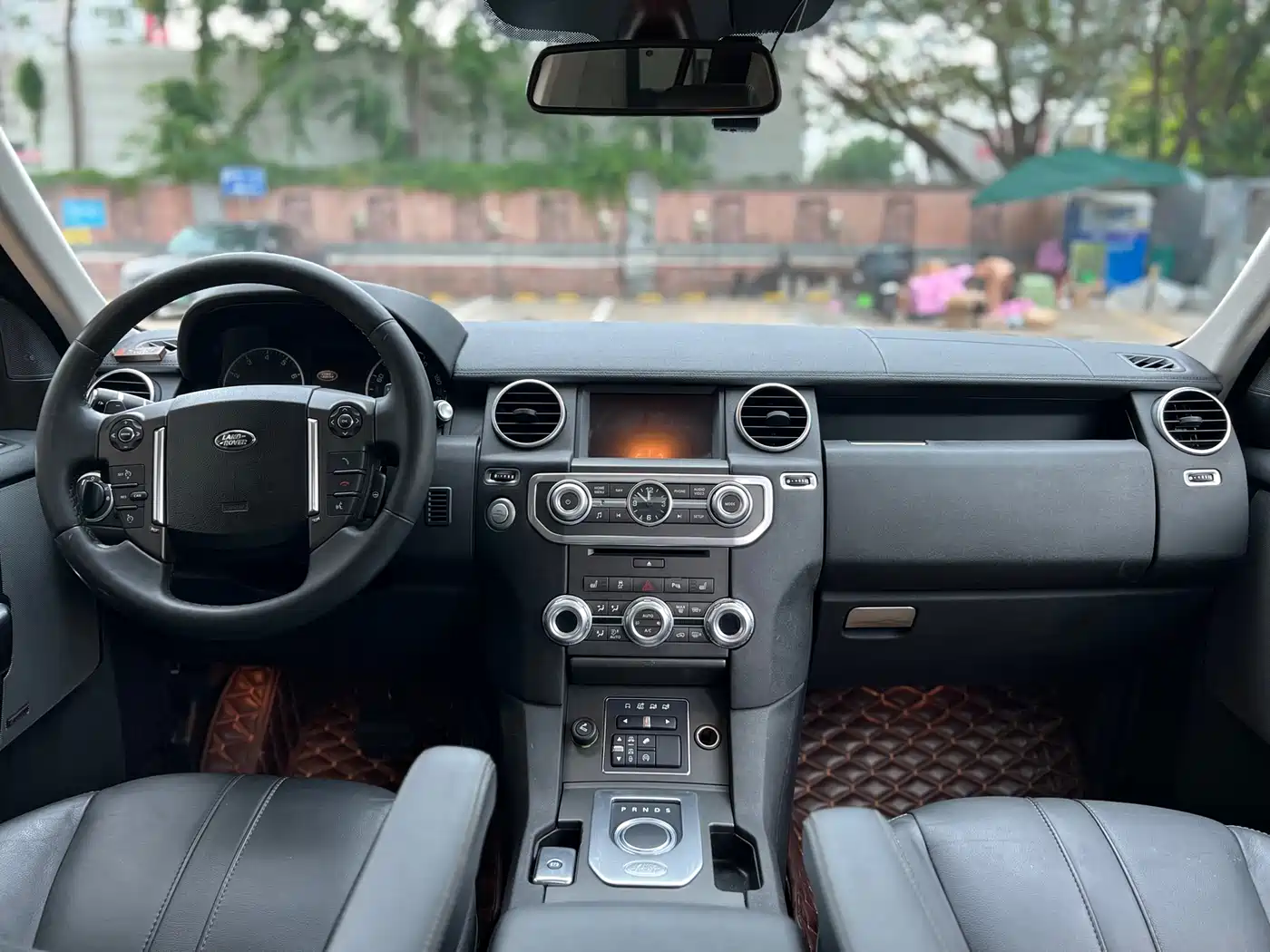 Land Rover Discovery 2015 3.0 SC V6 HSE фото 4