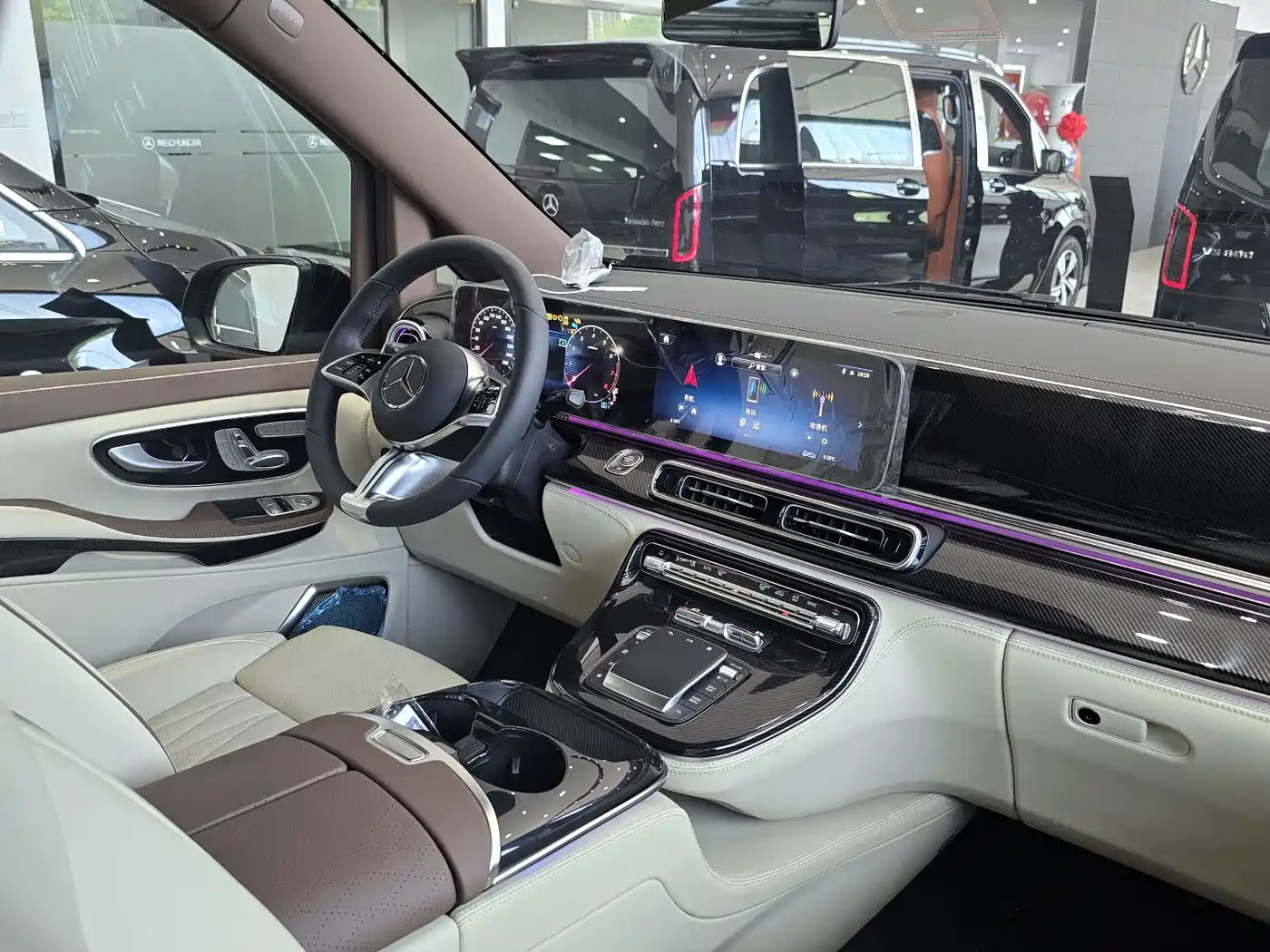 Mercedes-Benz V-Class 2024 V 300 L Long Wheelbase Luxury Edition фото 7