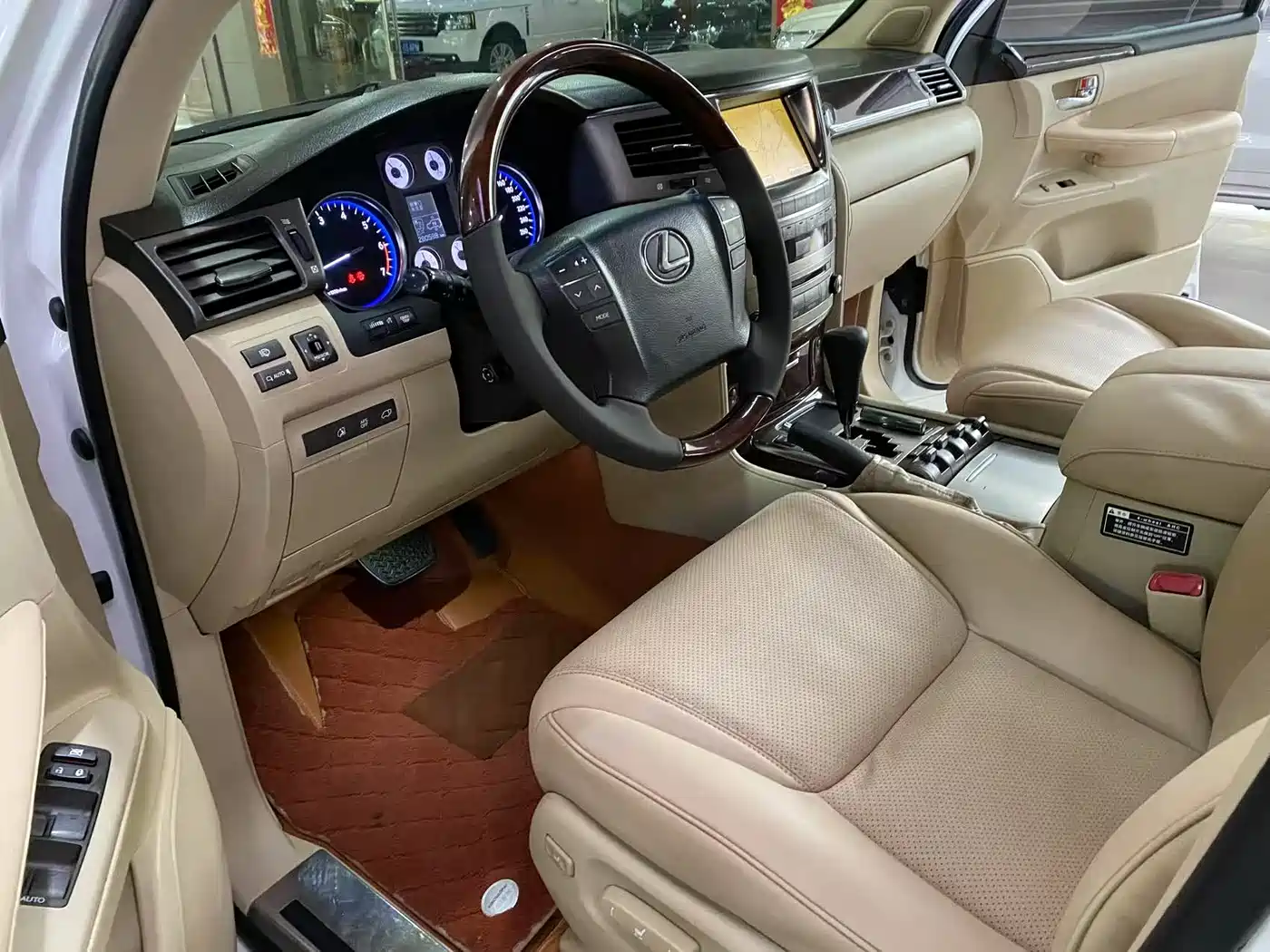 Lexus LX 2009 570 фото 17