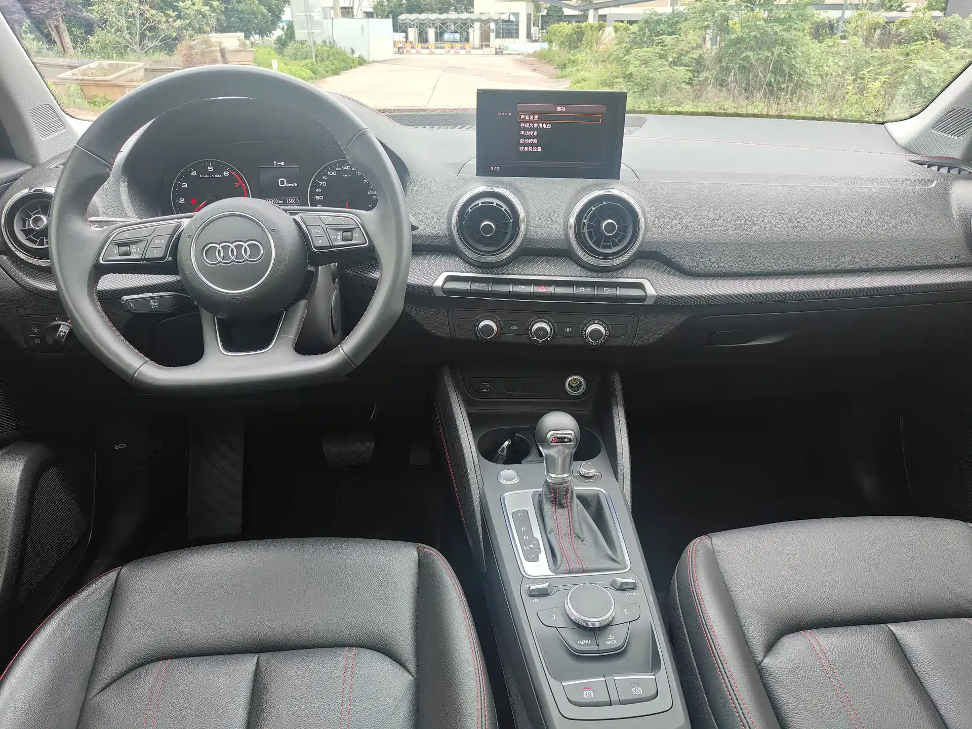 Photo 6 - Audi Q2L