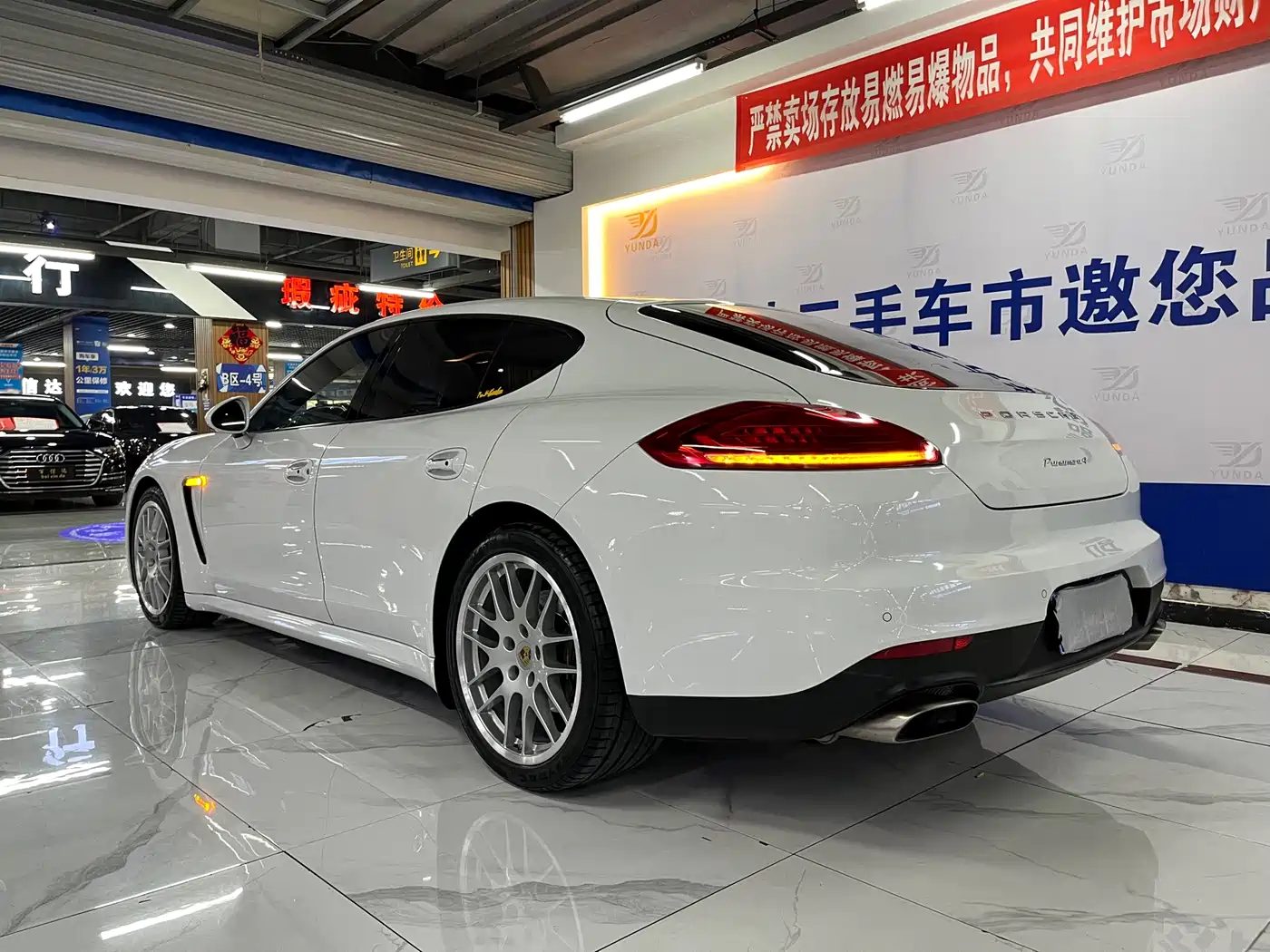 Porsche Panamera 2014 Panamera 4 3.0T фото 3