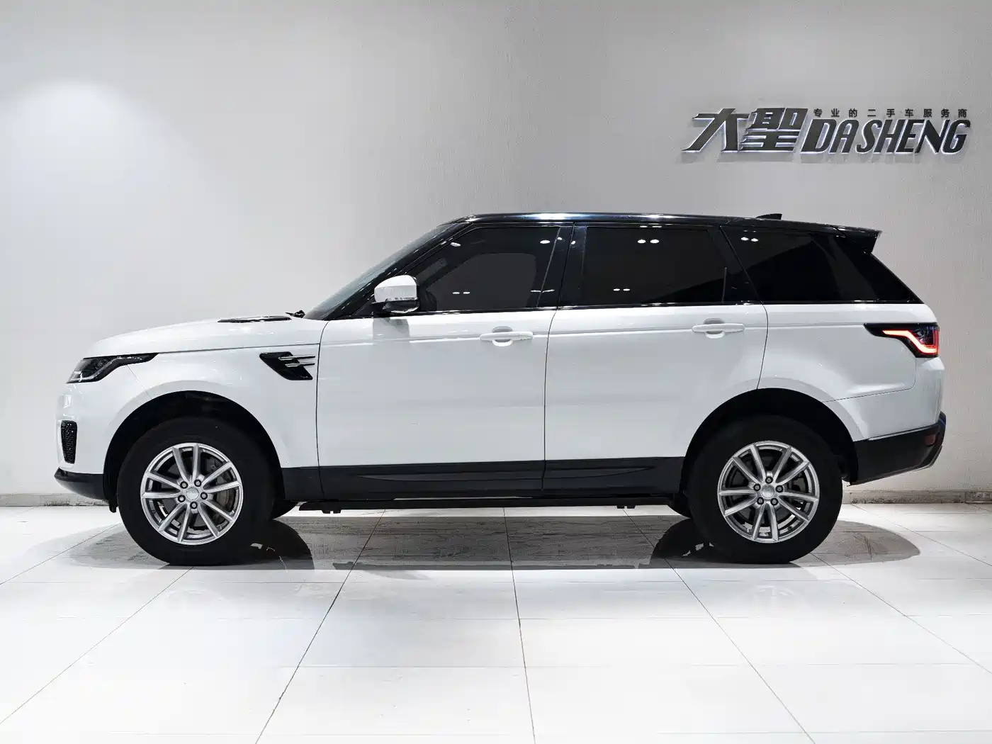 Land Rover Range Rover Sport 2020 3.0 L6 SE фото 3