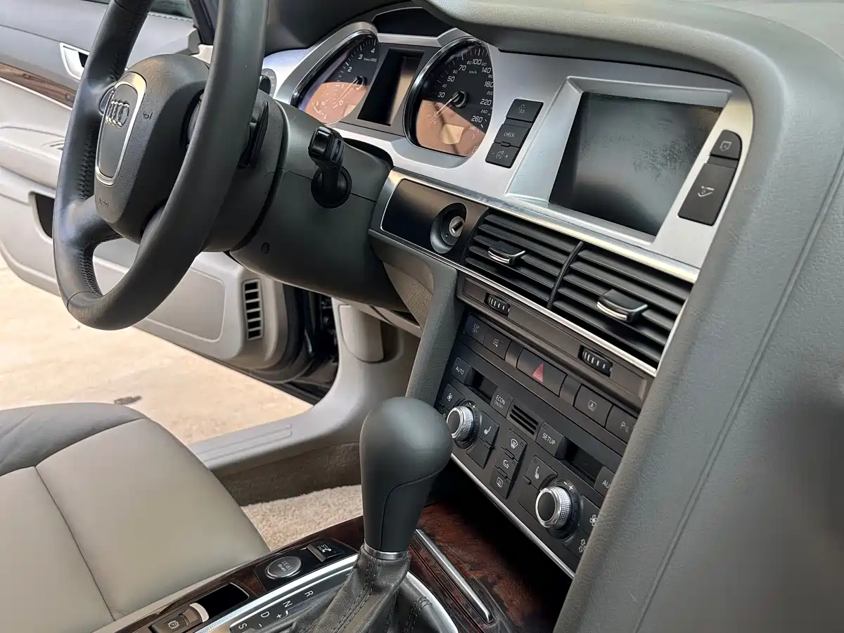 Audi A6L 2009 3.0 TFSI quattro Luxury фото 12