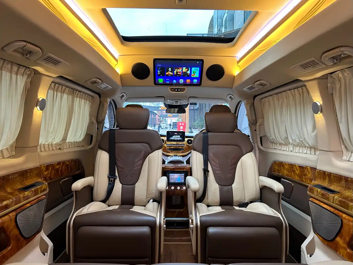 Mercedes-Benz V-Class 2017 Model V 260 L Premium Extended Edition фото 14