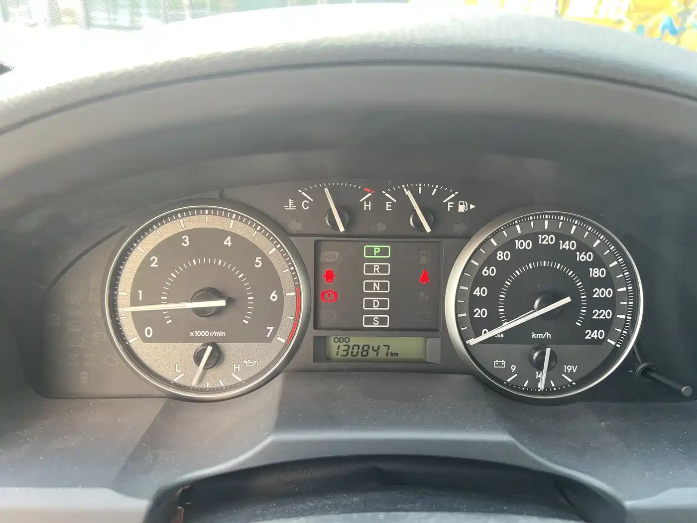 Toyota Land Cruiser (Import) 2015 4.0L V6 Middle East Low Configuration Edition фото 15