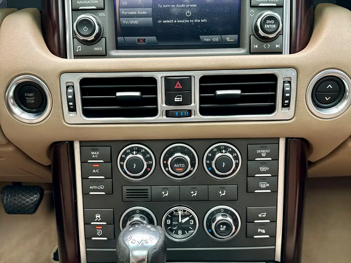 Land Rover Range Rover 2010 5.0 NA V8 HSE фото 14