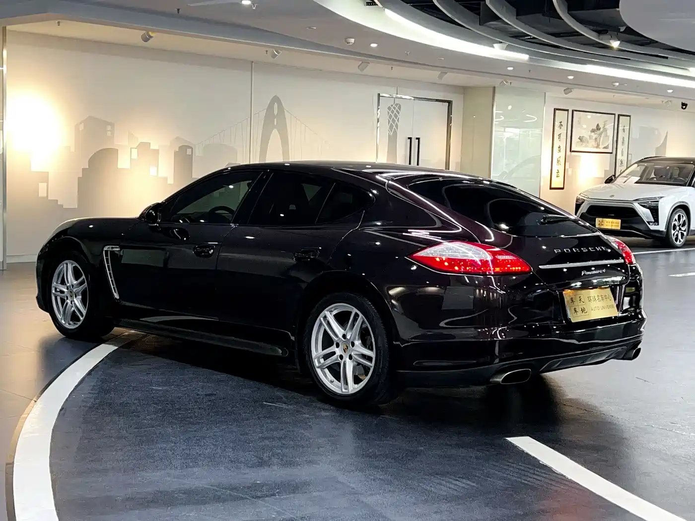 Porsche Panamera 2013 Panamera 4 Platinum Edition 3.6L фото 4