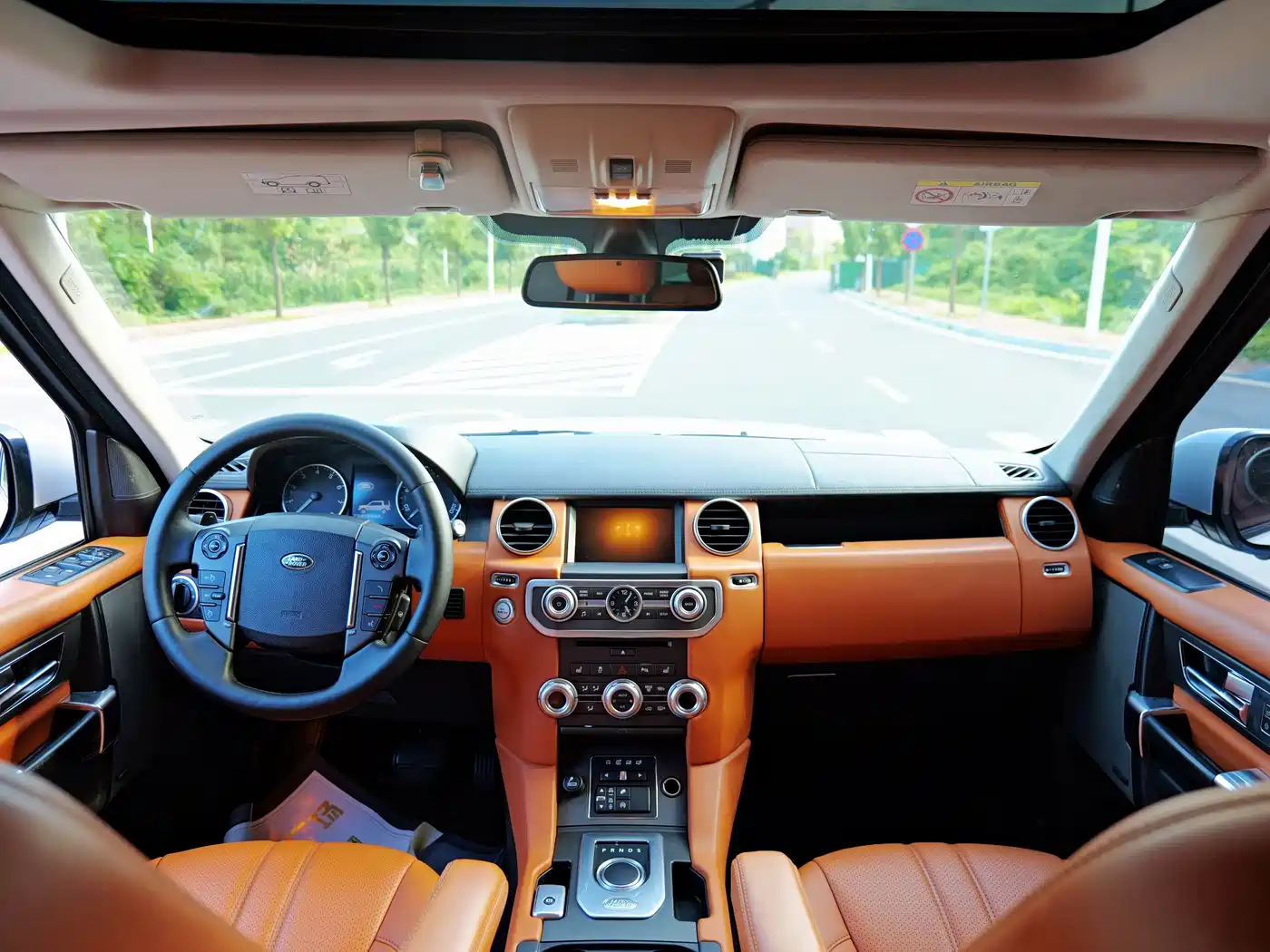 Land Rover Discovery 2015 3.0 SC V6 SE фото 7