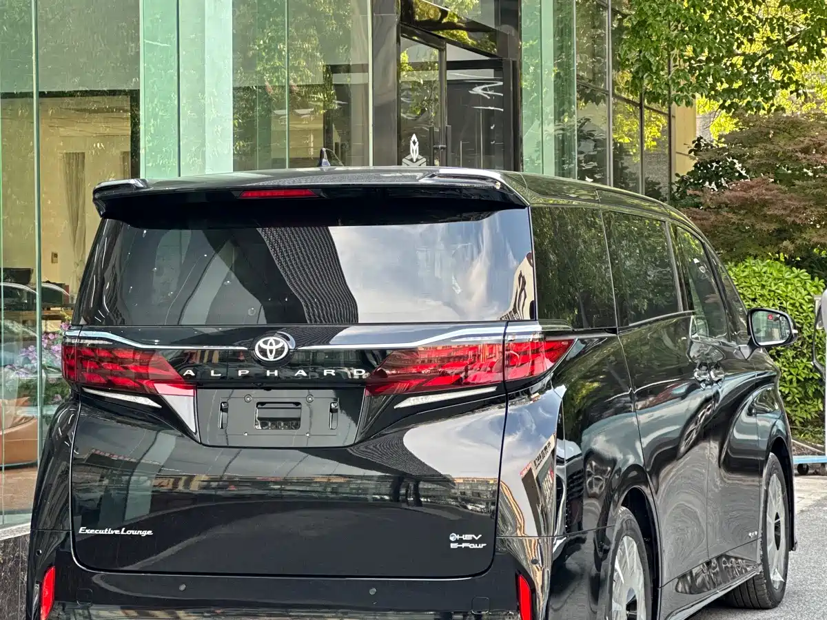 Toyota Alphard 2024 Hybrid 2.5L Ultimate Enjoyment Edition фото 4