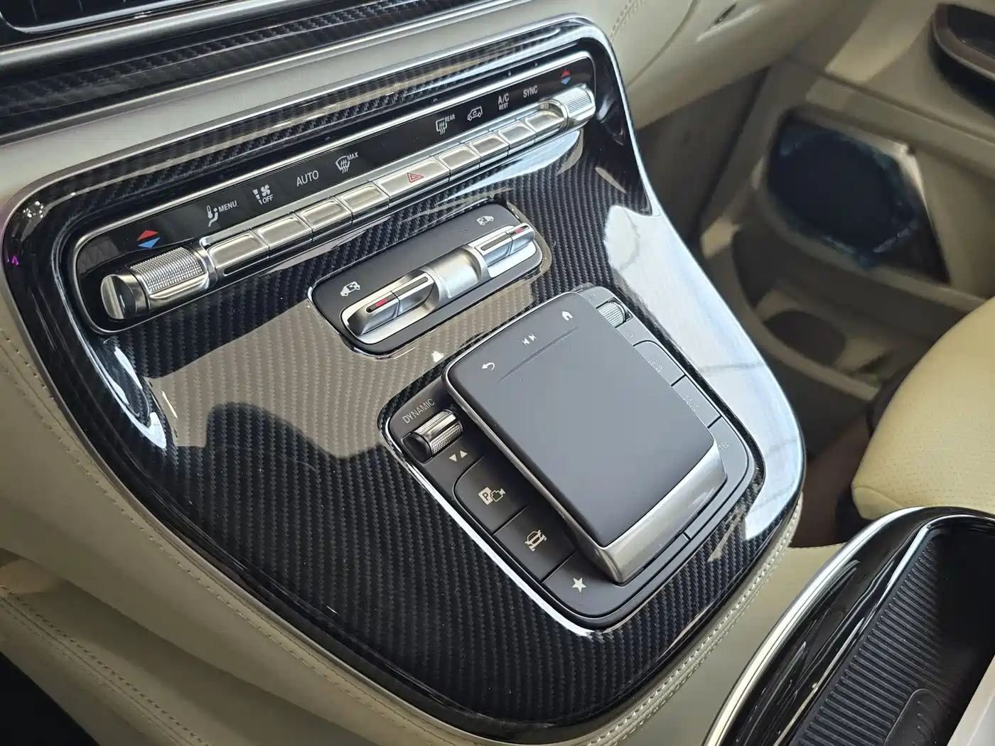 Mercedes-Benz V-Class 2024 V 300 L Long Wheelbase Luxury Edition фото 4