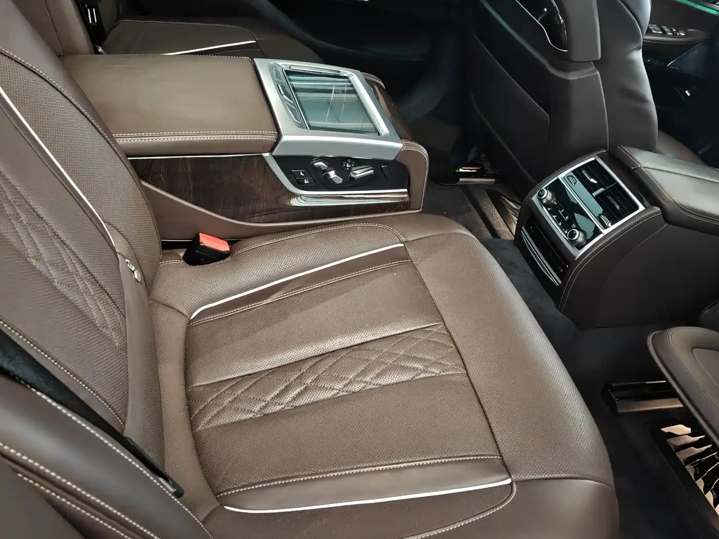 BMW 7 Series 2017 740Li xDrive Luxury Edition фото 17