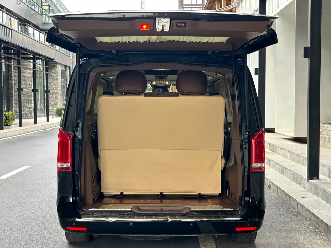 Mercedes-Benz V-Class 2017 Model V 260 L Premium Extended Edition фото 20