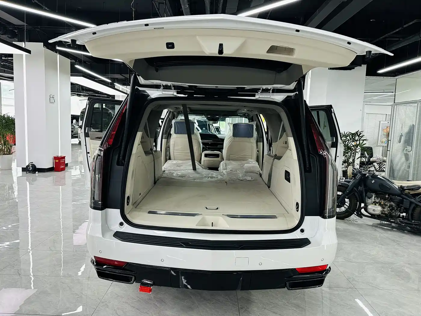 Cadillac Escalade 2017 6.2L ESV Platinum Extended фото 7